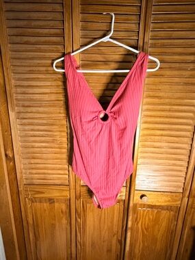 Large - NWT-Kona Sol Pink Ribbed One-Piece Swimsuit with Front Ring